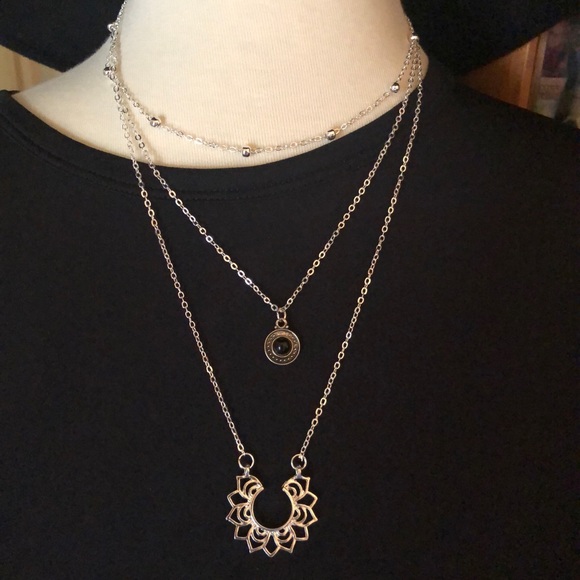 Lotus Multilayered necklace - Picture 3 of 13